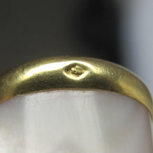 Load image into Gallery viewer, Antique French 18K Gold Mother of Pearl Cigarette Holder, Etui Case