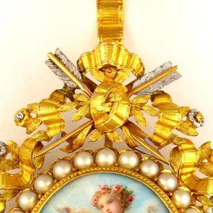 Detail of an 19th century French brooch, arrows and ribbon bow, pearl jewelry 