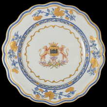 Load image into Gallery viewer, French Samson Chinese Export Style Armorial Porcelain Plates Set
