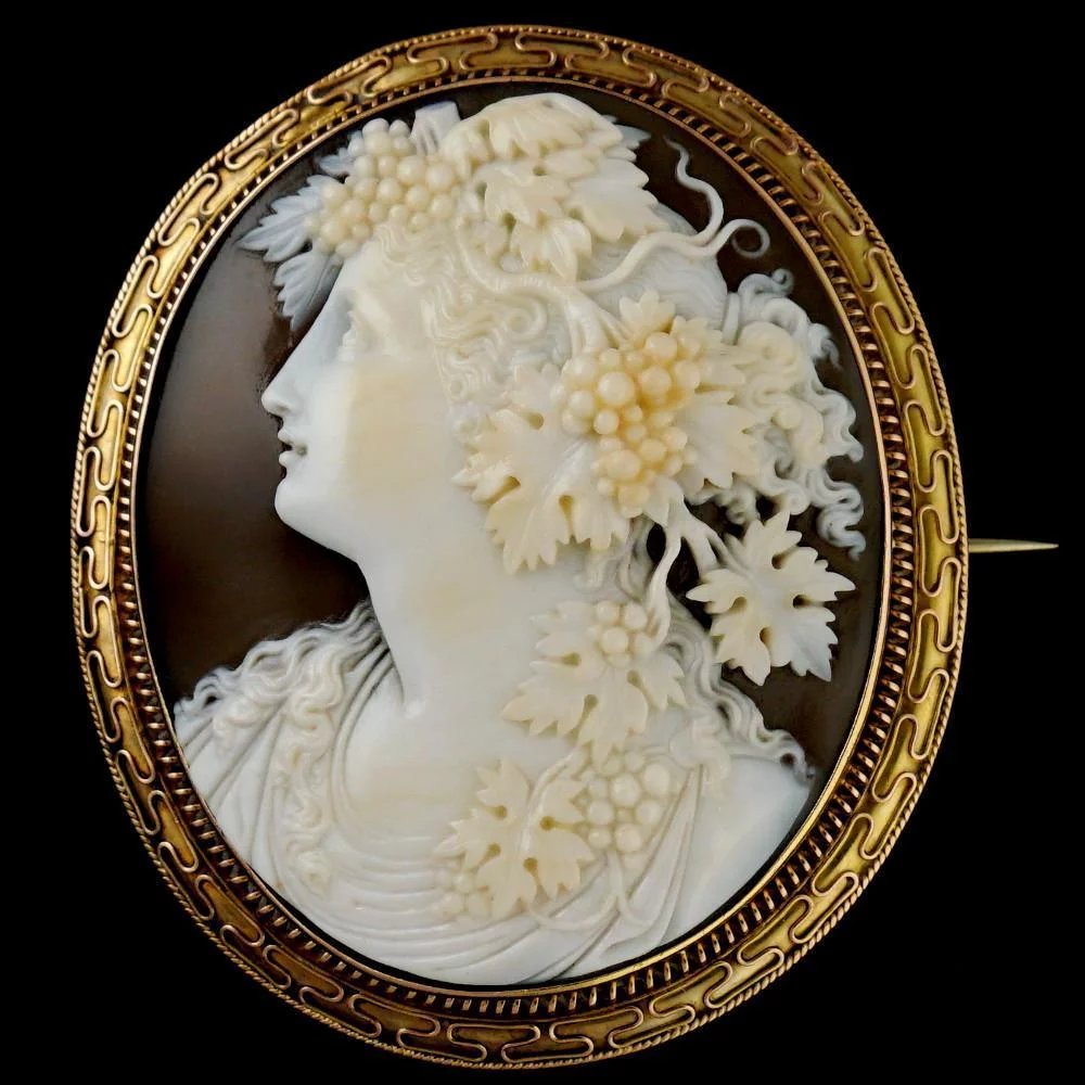 Antique Victorian Cameo Brooch Sardonyx Shell 14k Yellow Gold